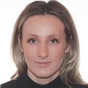 Me defino como una persona apasionada por los idiomas y con muchas ganas de ayudar a otros a aprender.